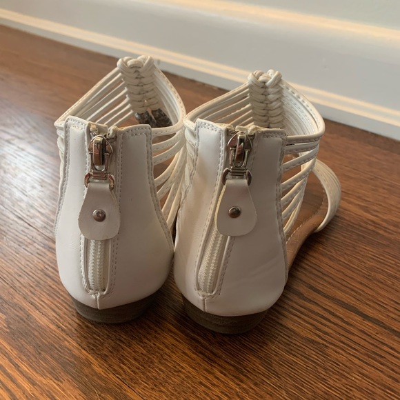 NWOT WHITE SANDALS - Picture 3 of 5